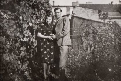 „Kochanemu Bazylowi – Irenka”. Tajemnica pożółkłej fotografii z 1945 roku